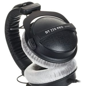 Beyerdynamic DT-770 Pro 250 Ohm mang lại âm thanh chi tiết cao, dải bass rõ, mid sạch và treble sắc nét – lý tưởng cho mixing, mastering và kiểm âm chuyên nghiệp trong phòng thu.