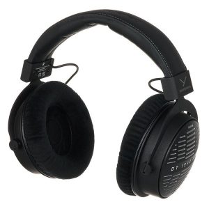 Tái tạo âm thanh chính xác với dải tần rộng 5Hz–40kHz và trở kháng 250 Ohm, Beyerdynamic DT 1990 Pro MKII tương thích hoàn hảo với headphone amp, audio interface chuyên nghiệp trong môi trường thu âm hoặc mastering tiêu chuẩn.