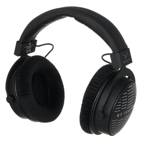 Tái tạo âm thanh chính xác với dải tần rộng 5Hz–40kHz và trở kháng 250 Ohm, Beyerdynamic DT 1990 Pro MKII tương thích hoàn hảo với headphone amp, audio interface chuyên nghiệp trong môi trường thu âm hoặc mastering tiêu chuẩn.