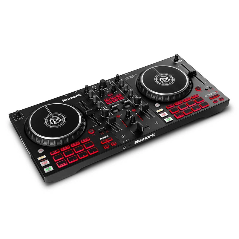 Numark Mixtrack Pro FX có 2 deck, 6 hiệu ứng FX paddle, 16 pad hiệu suất, jog wheel 6 inch, card âm thanh tích hợp, cổng USB, tương thích Serato DJ Lite và nâng cấp Pro.