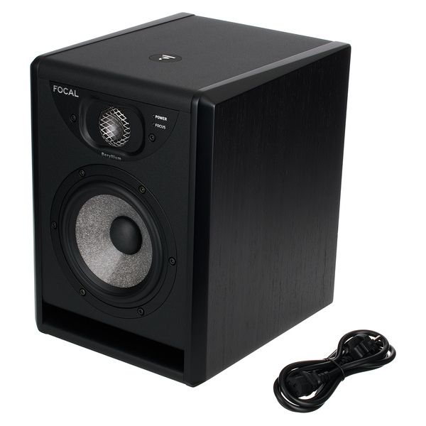 Focal Trio6 Be sử dụng tweeter Beryllium và màng loa “W” cho âm thanh rõ nét, dải tần rộng và độ méo cực thấp. Thiết kế linh hoạt, hiệu suất mạnh mẽ, lý tưởng cho kỹ sư âm thanh và producer chuyên nghiệp.