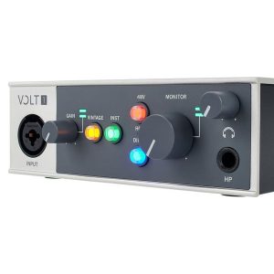 Chuyên gia âm thanh đánh giá Volt 1 là USB recording studio đáng giá, với âm thanh chi tiết, workflow trực quan và độ ổn định cao. Người dùng cá nhân và producer đều khen ngợi hiệu suất mạnh mẽ và âm thanh analog tự nhiên, phù hợp cho thu âm, podcast và live streaming.