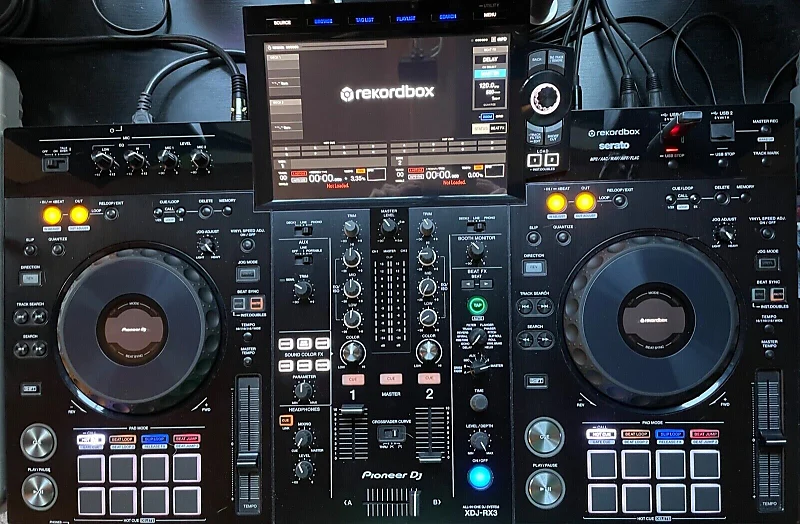 Thuê Bàn DJ HCM – Giải Pháp Linh Hoạt, Tiết Kiệm