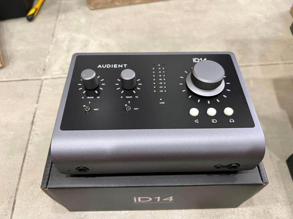 Soundcard Studio – Thiết Bị Thu Âm Chuyên Nghiệp Cho Phòng Thu.