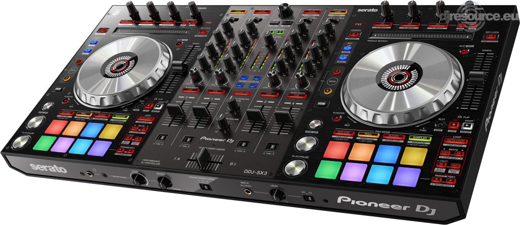 Pioneer DDJ SX3 mang đến hiệu năng vượt trội với 3 cổng micro độc lập, 2 cổng USB và khả năng tương thích hoàn hảo với Serato DJ Pro.Thiết kế tối ưu cho biểu diễn live và back-to-back, giúp DJ kiểm soát set nhạc linh hoạt, ổn định và chuyên nghiệp tuyệt đối.