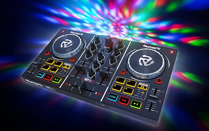 Bàn DJ cho bé là đồ chơi âm nhạc mô phỏng bàn DJ thật, giúp trẻ khám phá âm thanh, nhịp điệu và sáng tạo theo cách vui nhộn.Thiết kế an toàn, nhiều màu sắc, đèn LED sinh động – khơi gợi đam mê âm nhạc ngay từ nhỏ.