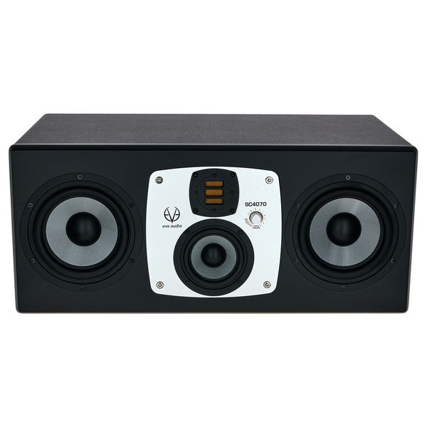 EVE Audio SC4070 sử dụng hai woofer 6,5 inch mang đến dải trầm chắc, sâu và kiểm soát tốt, không bị phóng đại hay làm sai lệch bản mix.Thiết kế woofer kép giúp kỹ sư âm thanh nghe rõ từng lớp bass, đảm bảo quyết định mixing chính xác trong mọi thể loại nhạc.
