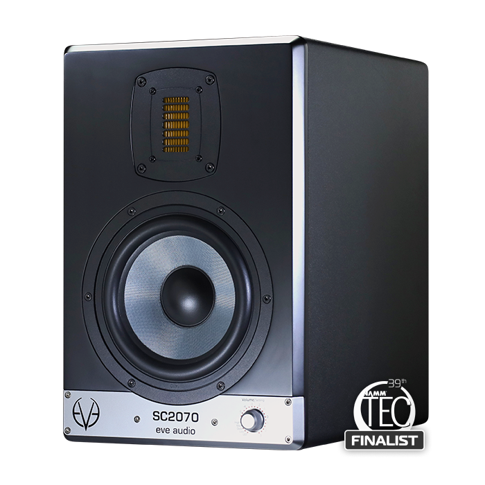 Thiết kế âm thanh của SC207 được tối ưu để tái tạo dải tần cân bằng, trung thực và ổn định trong mọi môi trường phòng thu. Cấu trúc driver gồm woofer 6.5 inch và tweeter AMT tinh chỉnh chính xác, giúp tạo nên âm trường rộng, chi tiết và độ méo thấp.