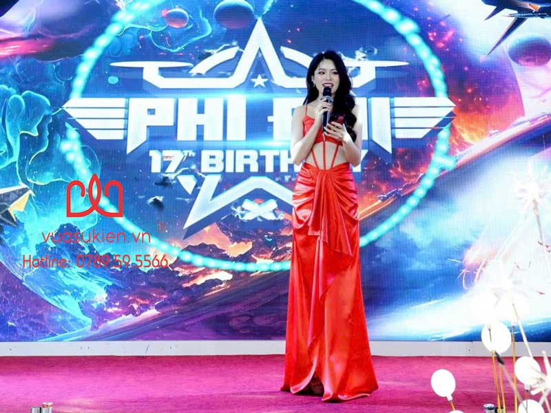 Một MC hoạt náo chuyên nghiệp biết cách khuấy động không khí, dẫn dắt cảm xúc và kết nối khán giả một cách tự nhiên.Nhờ đó, chương trình trở nên sôi nổi – cuốn hút – tràn đầy năng lượng, giúp người xem ở lại đến giây cuối cùng.
