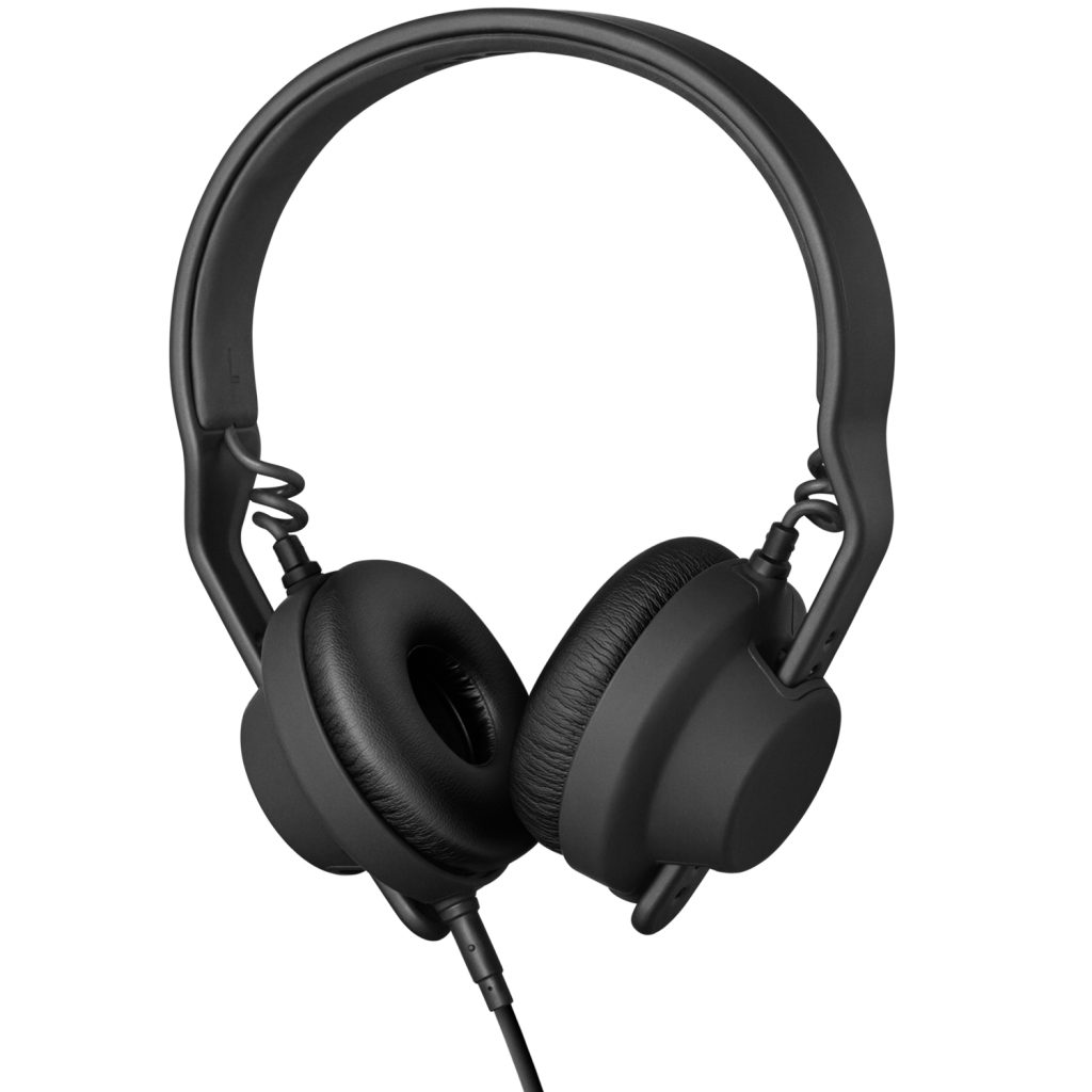 Tai nghe DJ giá rẻ vẫn tốt nếu đáp ứng đúng nhu cầu cơ bản như nghe cue, tập beatmatch và luyện mix tại nhà.Nhiều mẫu giá rẻ hiện nay có bass rõ, cách âm ổn và độ bền đủ dùng cho người mới.
Tuy nhiên, với biểu diễn club chuyên nghiệp, DJ nên nâng cấp lên tai nghe DJ chất lượng cao hơn để đảm bảo hiệu suất lâu dài.